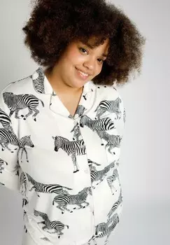Пижамный комплект ZEBRA PRINT REVERE COLLAR BUTTON UP Chelsea Peers, белый