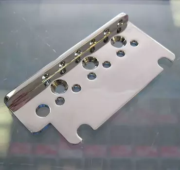 Пластина для бриджа Fender American Deluxe / American Elite / Ultra Strat 0036527000 American Deluxe American Elite Stratocaster Bridge Plate 003-6527-000