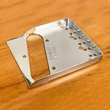 Пластина для бриджа Fender Vintage Telecaster с зубчатым фланцем, соответствующая американскому стандарту American Standard Telecaster