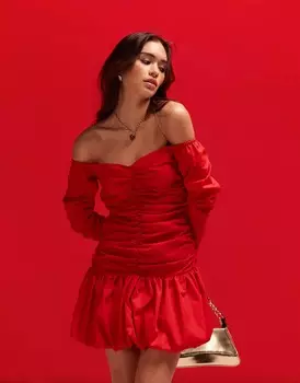 Платье Asos Design Off The Shoulder Ruched Bodice With Puffball Skirt, красный