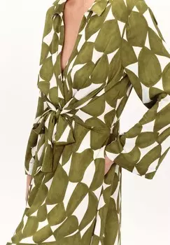 Платье-блузка FRENCH BRAND FASHION ELEGANT MODERN RENATA Caroll, зеленый