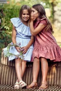 Платье Coccodrillo разноцветная полоска с оборкой