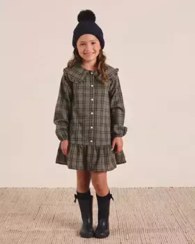 Платье для девочки оливково-зеленого цвета с темно-синей клеткой и воротником Питера Пэна Dadati