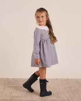 Платье для девочки в сине-белую клетку с белым воротником с рюшами Dadati