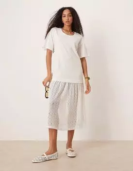 Платье-футболка миди ASOS DESIGN с заниженной талией, связанное крючком, белого цвета