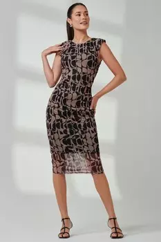 Платье футляр из сетки с подплечниками Jolie Moi, коричневый