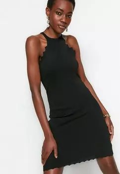 Платье-футляр Trendyol, черный