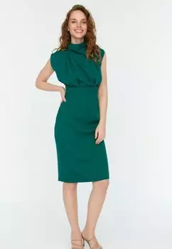 Платье-футляр Trendyol, зеленый