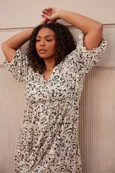 Платье халат Curve с цветочным принтом и однотонным узором Live Unlimited, черный