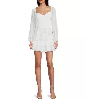 Платье из крепа B. Darlin с цветочным принтом и длинными рукавами, вырезом в форме сердца, завязкой на поясе, трехслойная юбка, белый