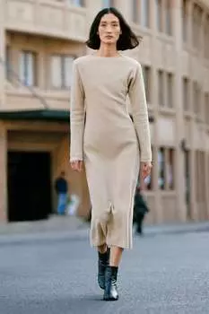 Платье из шерсти букле ZARA, слоновая кость