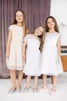 Платье из тюля Coccodrillo экрю с декоративными камнями