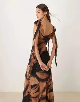 Платье-комбинация с завязками на плечах и воротником-хомутиком коричневого цвета с крупным цветочным принтом Miss Selfridge