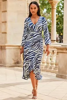 Платье-конверт с рюшами и баской Sosandar, синий