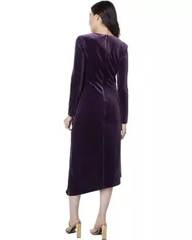 Платье Maggy London Asymmetrical Velvet Dress with Long Sleeves, цвет Amethyst