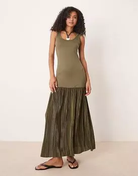 Платье макси ASOS DESIGN с вырезом-борцовкой и плиссировкой зеленого цвета