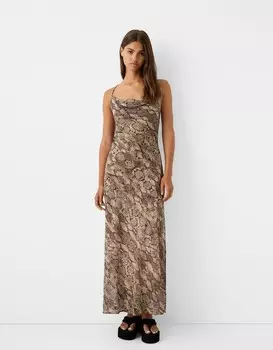 Платье макси из шифона с анималистичным принтом Bershka, бежевый