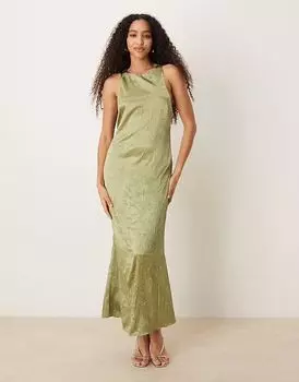 Платье макси из жатого атласа ASOS DESIGN с завязками на спине оливкового цвета
