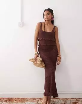 Платье макси с оборками от Miss Selfridge, связанное крючком, шоколадного цвета