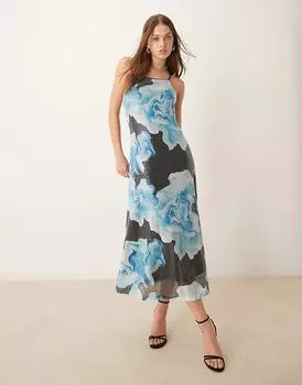 Платье макси с пайетками и бретельками в большой размер с синими цветами YAS