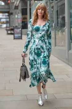 Платье макси в стиле бохо с принтом тай дай и бархатной лентой сзади Joe Browns, синий