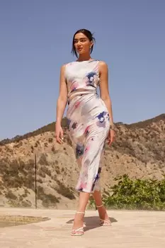 Платье мидакси из разноцветного мраморного атласа с перекрученными плечами QUIZ Clothing