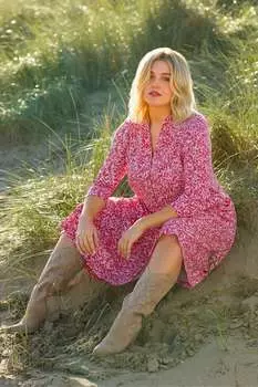 Платье миди Curve красного цвета с веточками из неровного хлопка с пуговицами спереди Live Unlimited, красный