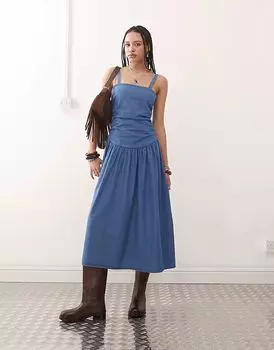 Платье-миди из денима Reclaimed Vintage с заниженной талией и сборками в аутентичном синем цвете - MBLUE