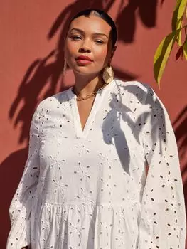 Платье миди из хлопка с вышивкой Live Unlimited Curve, белое