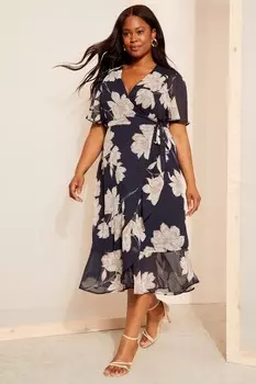 Платье миди из шифона с рукавами крылышками и запахом Curves Like These, синий