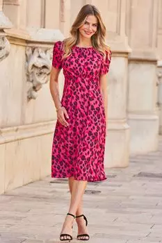 Платье миди с анималистичным принтом и короткими рукавами Sosandar, розовый