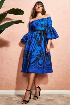 Платье миди с открытыми плечами и принтом Goddiva, синий