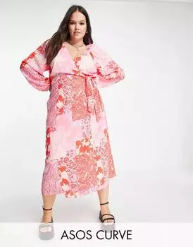 Платье миди с запахом и поясом ASOS DESIGN Curve с сиренево-красным принтом в стиле пэчворк