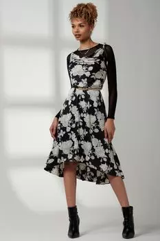 Платье миди-спагетти на тонких бретелях и рюшой внизу Jolie Moi, черный