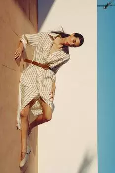 Платье миди в полоску с поясом ZARA, цвет Ecru/Maroon