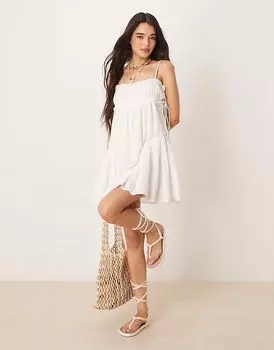 Платье мини-бэбидолл ASOS DESIGN с оборками по низу белого цвета