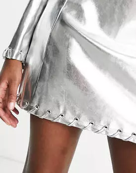 Платье мини с длинными рукавами и открытой спиной Amy Lynn жидкого серебра