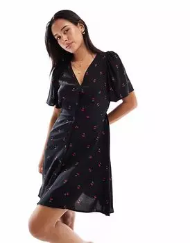 Платье-мини с застежкой на пуговицы Vero Moda с принтом вишни черного цвета