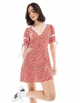 Платье-миниатюра Wednesday's Girl с цветочным принтом в красном цвете