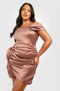 Платье plus атласное платье с открытыми плечами и запахом плеч Boohoo, румяна