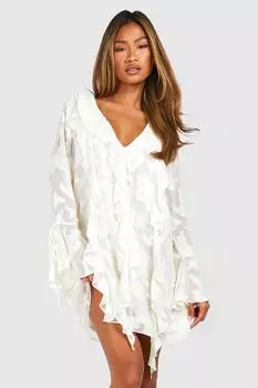 Платье прямого кроя с цветочным принтом и рюшами boohoo, белый