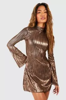 Платье прямого кроя с плиссировкой и расклешенными рукавами металлик boohoo, золото