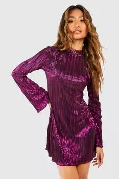 Платье прямого кроя с плиссировкой и расклешенными рукавами металлик boohoo, розовый