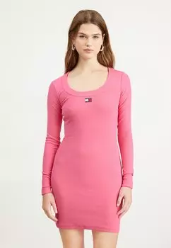 Платье прямого кроя Tommy Jeans BODYCON BADGE, цвет pink alert