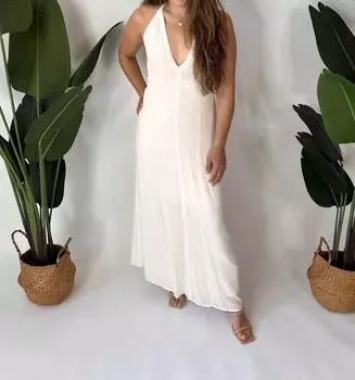 Платье Rhea Solid Linen с глубоким вырезом на спине и пуговицами белого цвета INDAH