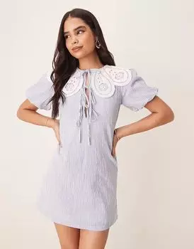 Платье-рубашка мини-юбка Bessie от Nobody's Child с фестончатым воротником в тонкую синюю полоску