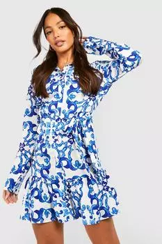 Платье-рубашка с плиссированной юбкой и высоким шарфом boohoo, синий