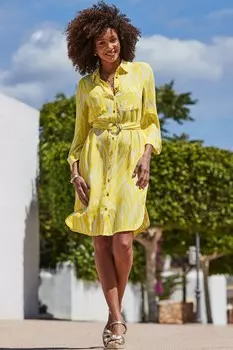 Платье рубашка с поясом и шикарным принтом Sosandar, желтый