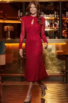 Платье с блестками и вырезом замочной скважиной Sosandar, красный