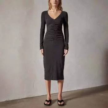 Платье с глубоким V-образным вырезом спереди и сборками черного цвета James Perse